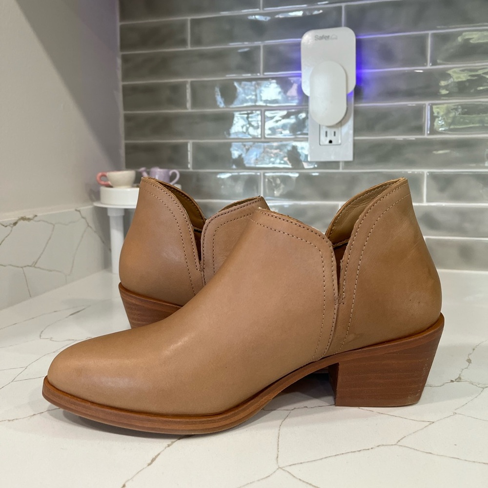 Nisolo Mia  Everyday Ankle Bootie. Women’s size 7.5 Color Almond. - Picture 4 of 10